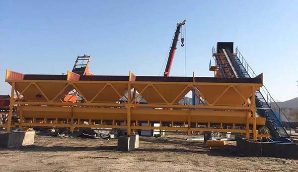 hzs90-concrete-batching-plant-in-xinjiang-installation